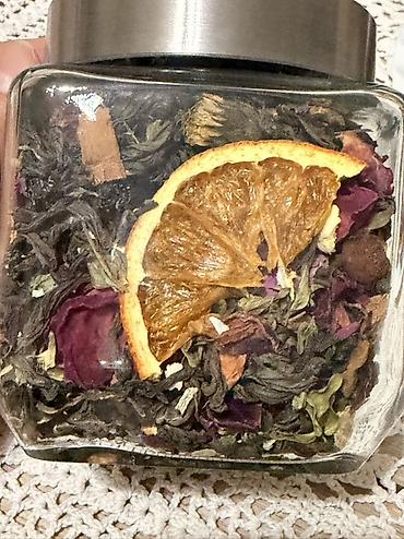 detoks tea: Meyvəli-otlu əl istehsalı çay qarışığı Tərkib: - Yaşıl çay yarpaqları — 2
