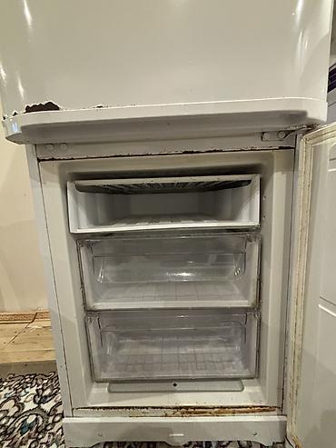Soyuducular: İşlənmiş 2 qapılı Hotpoint Ariston Soyuducu Satılır, rəng - Ağ — 10