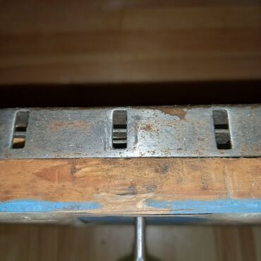 Sandıqlar: Cehizlik Sandıq satılır. - 1950-ci illərə aiddir. - Açarla bağlanır — 21