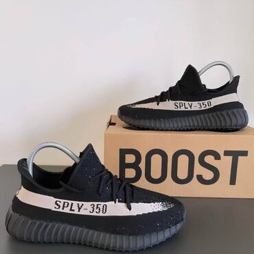 Patike: Adidas Yeezy Boost 350 patike A klasa

Novo.
Brojevi 36 do 46 — 6