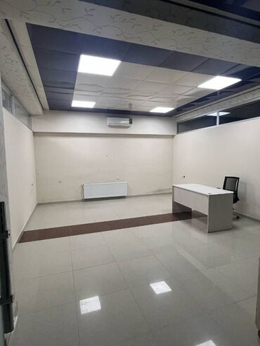 Uzunmüddətli kirayə mənzillər: ƏŞYALI 1 OTAQLI OFİS İCARƏYƏ VERİLİR – ƏHMƏD RƏCƏBLİ, ZARA PLAZA 📍