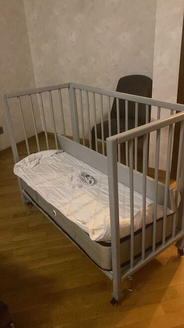 Təknəfərlik uşaq çarpayıları: Oğlan və qız üçün, İşlənmiş, Çarpayı, Bazasız, Matras ilə, Siyirməsiz