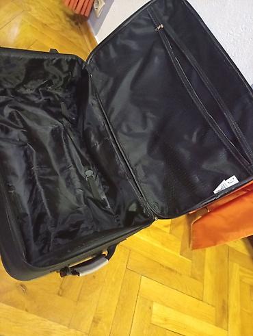 tasne mona cena: Veliki kofer na točkićima sa teleskopskom ručkom. OKO 75 40 25. dob — 5