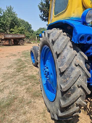 Traktorlar: Traktor və dırmıq ot yığan araba(presiv) Traktor MTZ tipli (klassik — 10