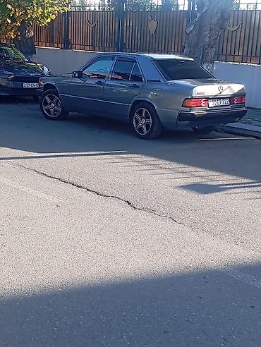 mercedes 190 stop: Mercedes-Benz 190E (W201) sedan - Kuzov: 4 qapılı sedan, metalik boz — 4