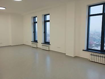 Аренда офисов: Аренда офисов, 73 м², В бизнес центре, С видом на горы, С отдельной кухней, С отдельным сан узлом — 17