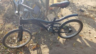 велосипед black aqua в Кыргызстан: В отличном состоянии Сидение не опускается Остальное в рабочем