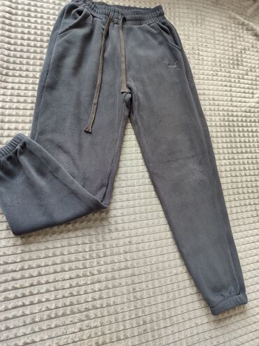 Мужская одежда: Флисовые брюки и флисовая спортивка 46-48 размер .
цена 1000 сом