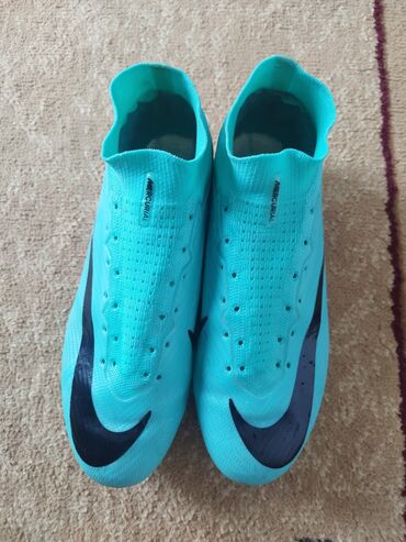 спортивное оборудование: Продаю бутсы nike air zoom размер 42, цена 2500 покупал 3 месяца