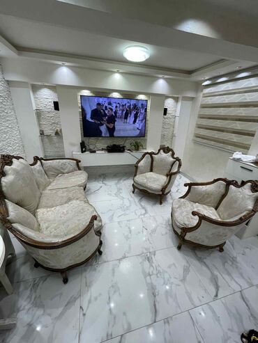 Stilske garniture: Set trosed + dve fotelje – klasični barokni stil u dobrom stanju — 2