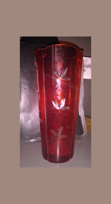 ваза стеклянная прозрачная высокая без узора: Ваза для цветов
СССР