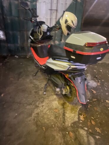 купить электромотоцикл в бишкеке: Скутер түрү 150 куб. см, Бензин, Жаңы