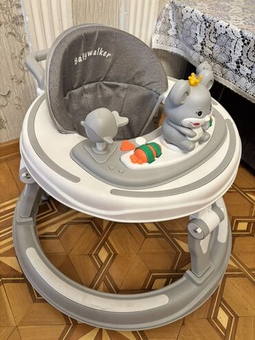 İnformatika: Uşaq gəzdirəni – Babywalker - Model: Babywalker (oturacaqda loqo) -