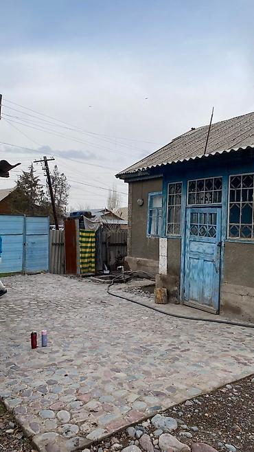 Продажа коттеджей и домов: Чон багы менен үй сатылат 25 сотых.Дареги: Кара Балта, Федоровка — 10