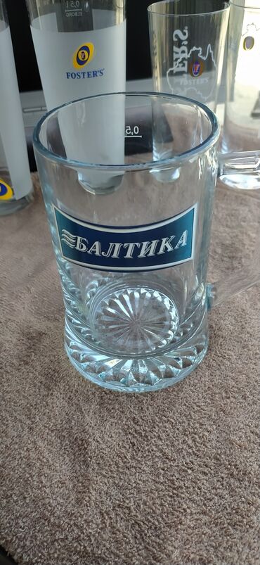 стаканы с крышкой: Продаю.Кружка пивная Балтика 0.51 ём. 3 шт по 400с. Бокалы Фостерс 0.5