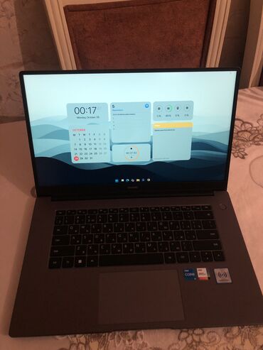 Huawei: Intel Core i5, 8 ГБ ОЗУ, 15.6 "