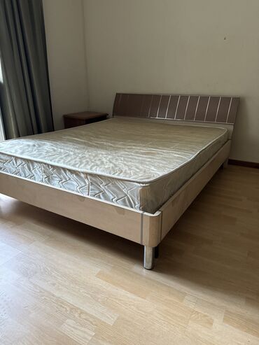 продаю двухспальную кровать: Спальный гарнитур, Двуспальная кровать, Шкаф, Комод, Б/у