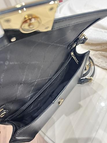 Çiyin çantası, Michael Kors, İşlənmiş