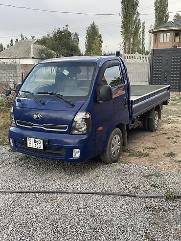 Kia Bongo III (K2500/K2700) бортовой малотоннажный грузовик, синий