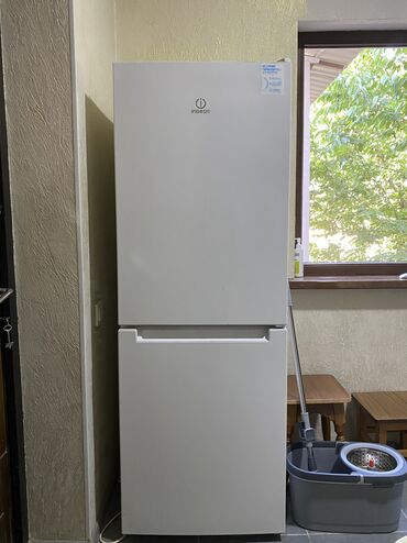 Холодильники: Холодильник Indesit, Б/у, Двухкамерный, 58 * 170 * 48