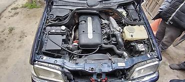 w202 baqaj: Mercedes-Benz C‑Class sedan (W202), tünd mavi rəng. - Kuzov: 4 qapılı — 6