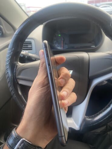 Boşqablar: IPhone 11, Qara, Face ID