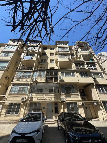 1 комнатная студия: Bakı, 1 otaqlı, Köhnə tikili, m. İçərişəhər, 36 kv. m