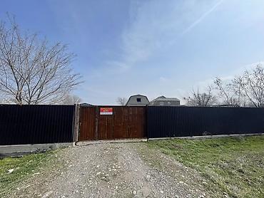 Продажа коттеджей и домов: Продаётся жилой дом с участком. Сарай для скота, подвал,участок 10 — 2