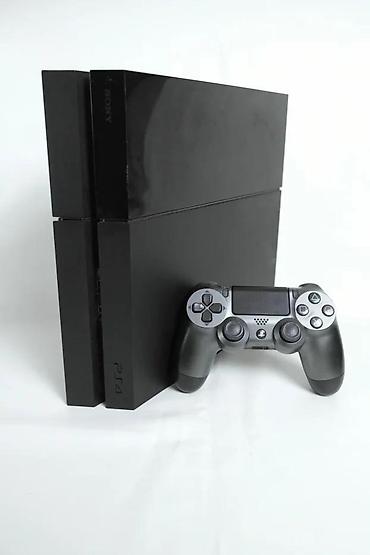 second hand shop electronics: U ponudi Sony Playstation 4 sa naslova. Konzola je novija fat — 10