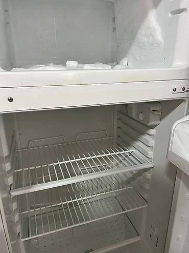 холодильник стинол: Холодильник двухкамерный, классический белый цвет, верхняя морозильная — 2