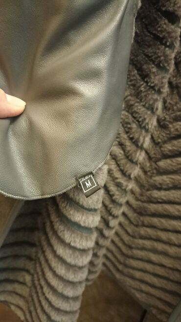 Paltolar: Qadın üçün qışlıq palto-dublyonka. İstanbuldan 600& alınıb. iki — 6