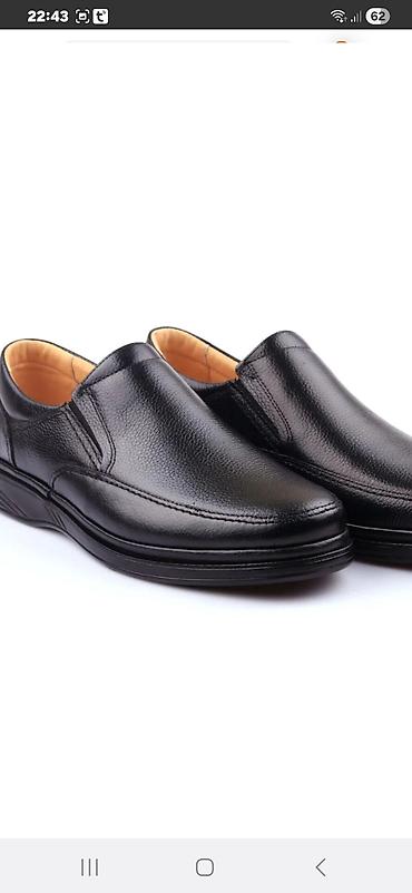 botinka 43: Kişi üçün klassik slip-on ayaqqabı - Rəng: qara - Üst material: təbii — 1