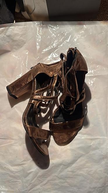 Босоножки, сандалии, шлепанцы: Женская обувь — два варианта. 1) Сандалии с декором - Размеры: 37 и — 11