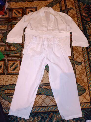 детский вязаный костюм: Комплект, цвет - Белый, Б/у