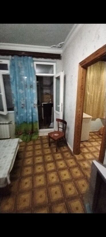 Uzunmüddətli kirayə mənzillər: Azadliq metrosuna yaxin 5/5 mertebesinde 1 otaqli ev 350 azn mûşderi