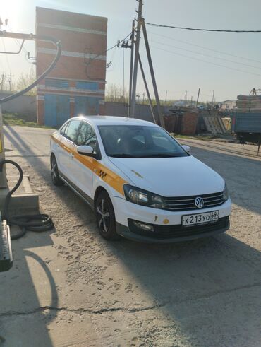 какие машины входят в комфорт яндекс такси в бишкеке: Белый седан Volkswagen Polo, переоборудованный для работы в такси, с