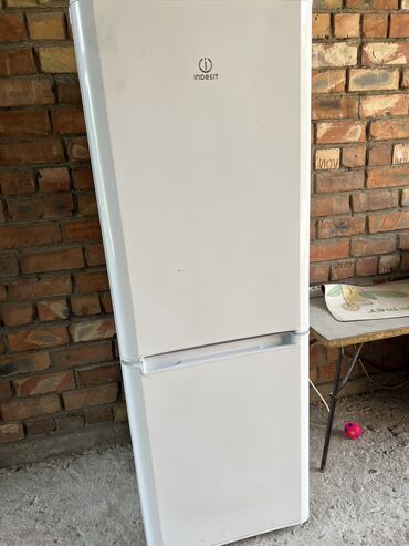 холодильники рассрочка: Холодильник Indesit, Б/у, Двухкамерный