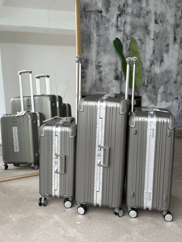 чемоданы оптом: Чемоданы от бренда "American tourister" S - 16000 сом (продан) M -