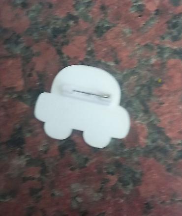 Значки, ордена и медали: Продаю значки 2 фигурные пластиковые, остальные круглые — 4