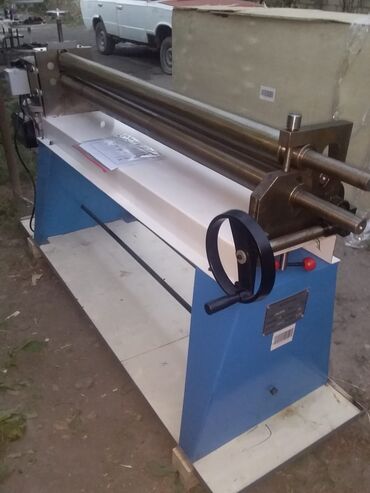 Metal dəzgahları: Metal bükmə/valçanka dəzgahı – elektrik ötürücülü - 3 valslı silindr — 3