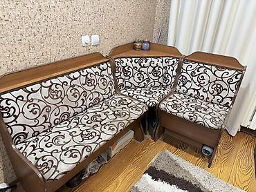 table study: Кухонный уголок с обеденным столом и табуретами. Состав комплекта: - — 4