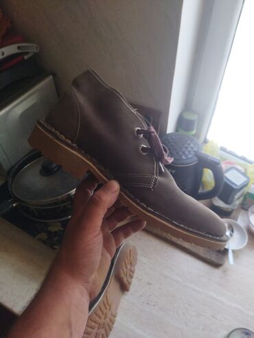ботинки clarks: 43_44размер покупали в Кении за 150$ новые мне не подошли по размеру