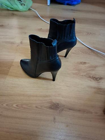 botinkalar cəkmələr: Qadınlar üçün qara dəri qısa çəkmə (ankle boot) - Klassik, sivri — 1