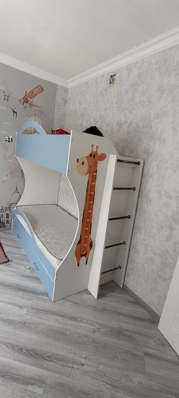 iki mərtəbə carpayi: Oğlan üçün, Çarpayı