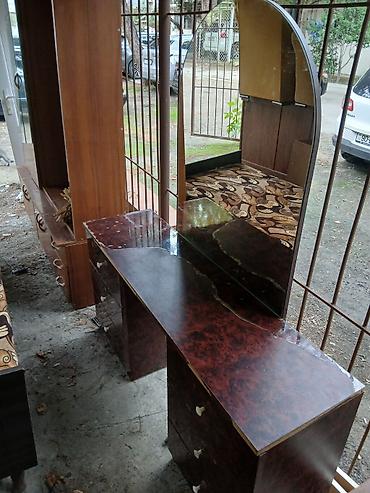 - Məhsul: Güzgülü makiyaj/komod dəsti - Material: Laminat/LDSP ağac