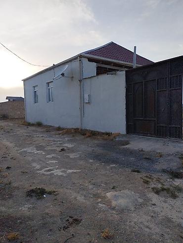 1 mərtəbəli fərdi yaşayış evi - Həyətyanı sahə: dəmir darvazalı