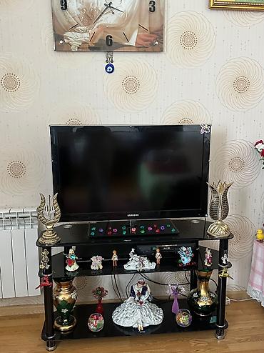 telefon altlığı: İşlənmiş, Düz TV altlığı, Polkalı, Şüşəli, Azərbaycan — 2