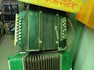 Баяны: Продаю баяны 4 шт нижние 2 шт по 1500 верхние по 3000 сом — 4