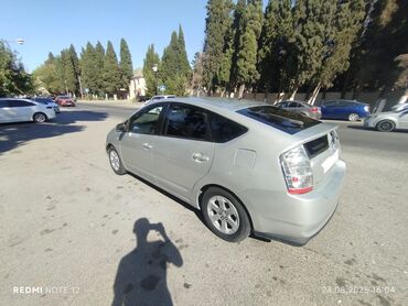Toyota: Toyota Prius – hibrid hetçbek Xüsusiyyətlər: - Korpus: 5 qapılı — 8