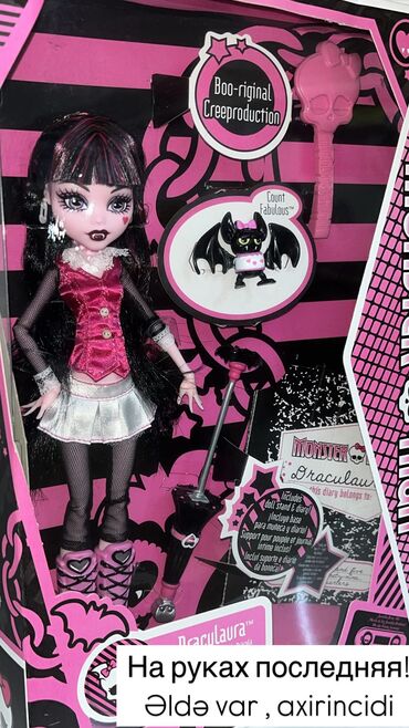 Əntiq kuklalar: Монстер хай Дракулаура на руках
Monster high draculaura əldə